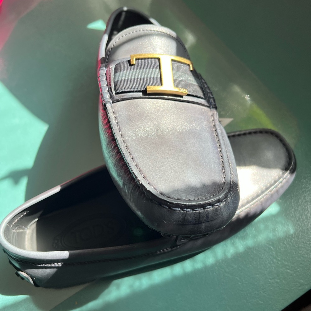 Tod's navy Leather Driving Loafers with Gold T-Bit, unisex size 8 f, /5m